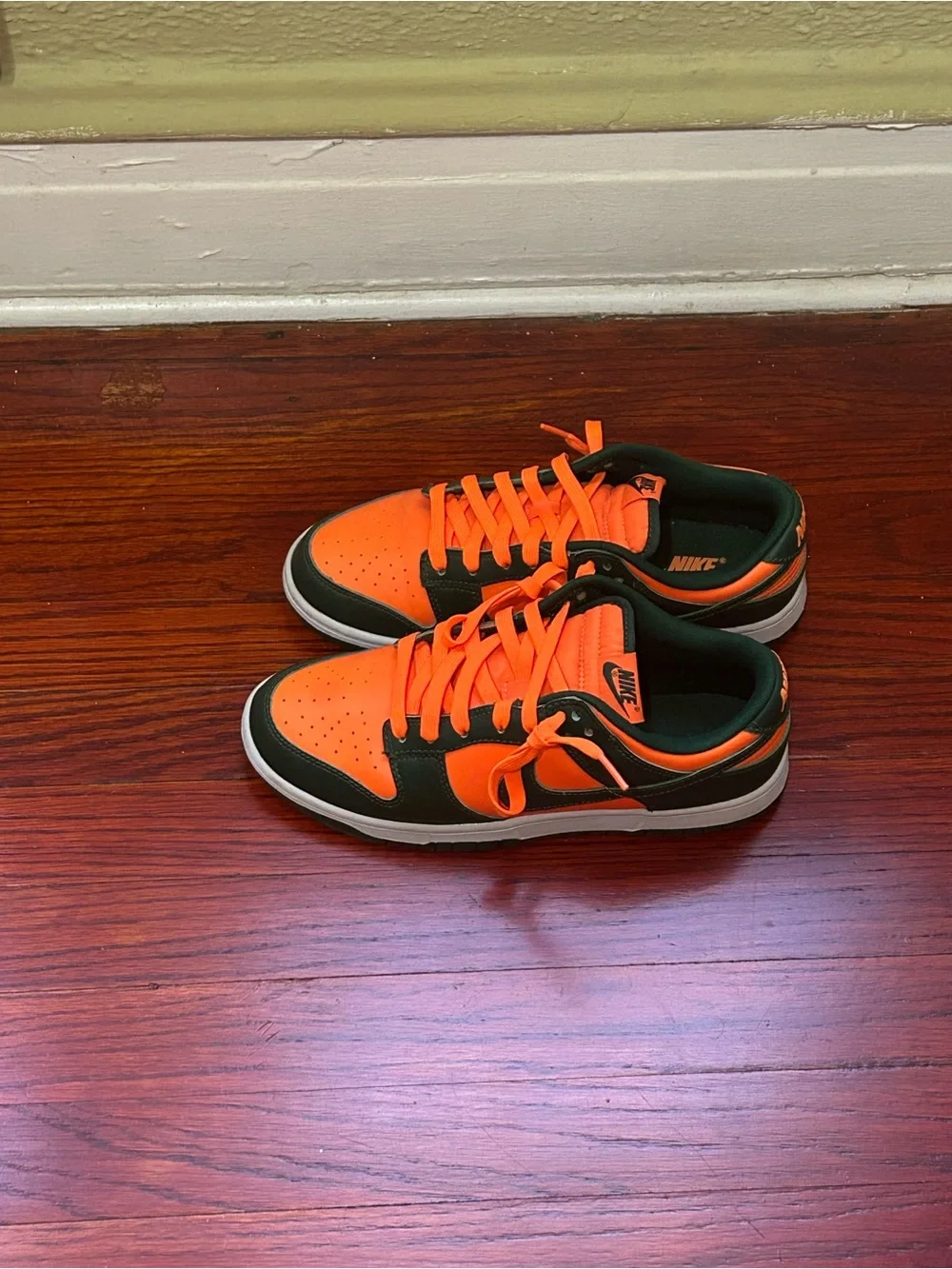 Nike Low-Top Sneakers in Orange and Dark Green